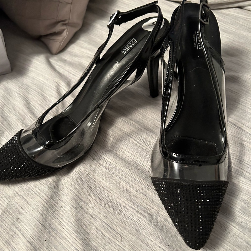 Gorgeous pumps ! Black sparkly heels. Jones New York